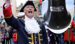 Oyez! Oyez! Tenby Town Crier has got a ‘new’ bell!