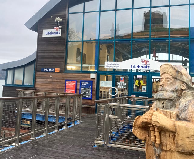 Late night call for Tenby lifeboat to aid 