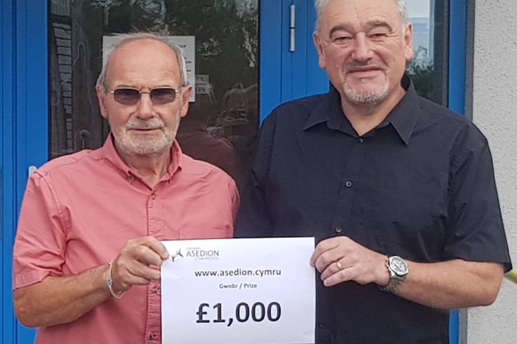Ian Evans, Narberth, winner of Community Asset Draw, with Cris Tomos.