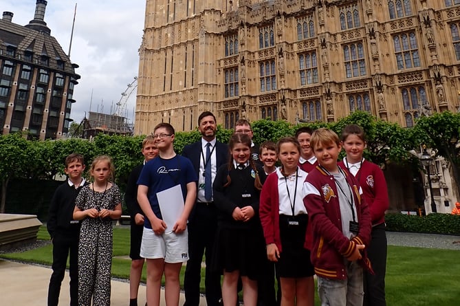 Winners of an art competition that was open to Pembrokeshire Schools went on a trip to London for a tour of Parliament with Stephen Crabb MP. 