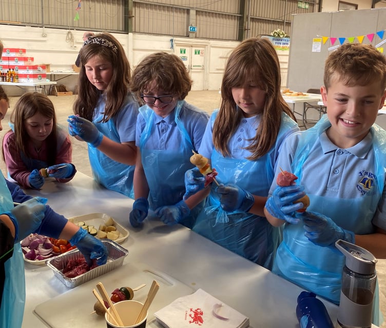 Pembrokeshire school children making Welsh beef and local vegetable kebabs