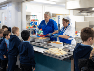 Expand free school meals to all secondary pupils living in poverty