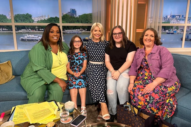 Alison Hammond, Nyfain, Holly Willoughby, Lowis and mum, Kelly on the This Morning sofa Alison Hammond, Nyfain, Holly Willoughby, Lowis and mum, Kelly on the This Morning sofa