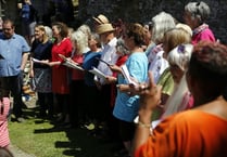 Côr Pawb welcomes singers as rehearsals for winter concerts underway