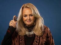 Bonnie Tyler explains eclipses with the help of McVitie's Jaffa Cakes