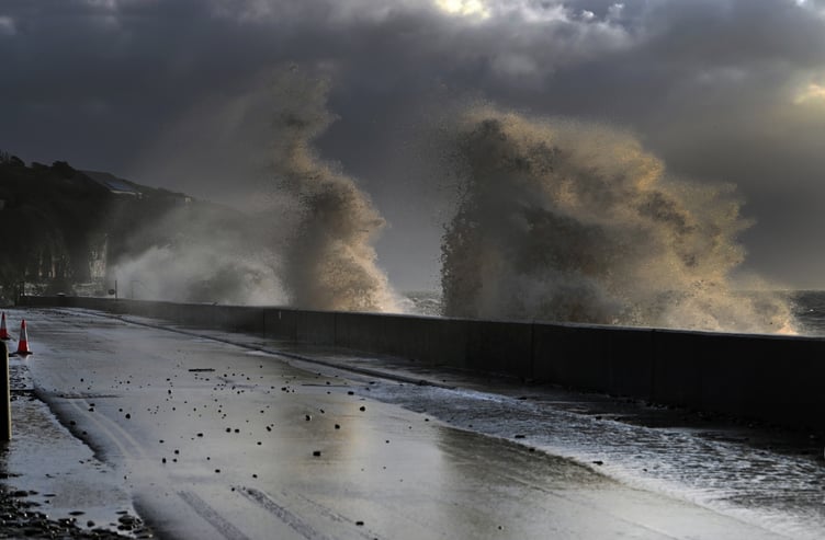 Storm Ciarán waves at Amroth