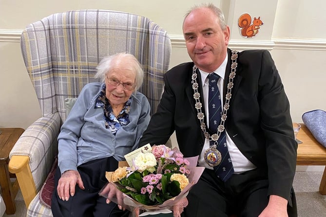 The Chairman of Pembrokeshire County Council, Cllr Tom Tudor, visited HIllside Care Home to wish 109-year-old Ivy a happy birthday on Wednesday, November 1.