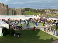 TODAY: Santa's Arrival at Pembroke Castle Christmas Market