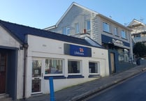 Can you help in Saundersfoot RNLI charity shop?