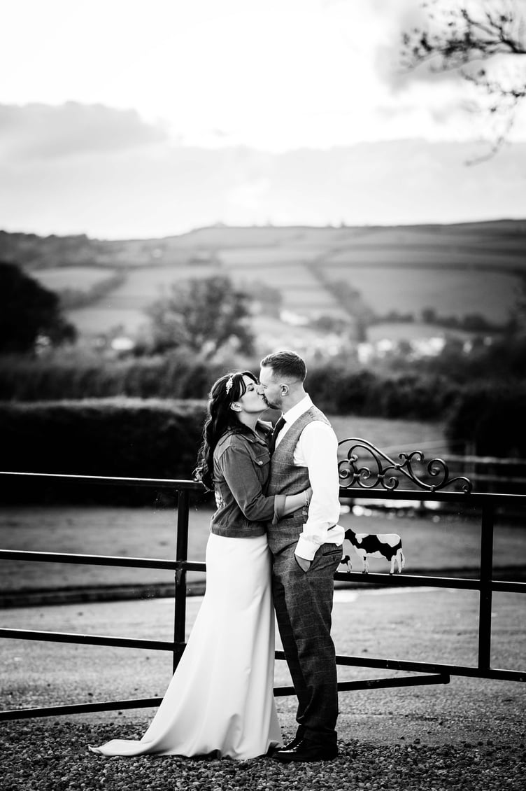 Nerys and Simon. Pic. Grace Elliot Photography