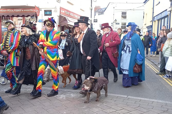 There was a great turnout for the ‘Peacock Parade’ and people put much effort into their bespoke outfits, inventions and gadgets. (Pic. Elizabeth Fitzpatrick)