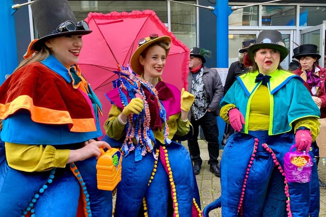 Tenby Steampunk Festival got the holiday season underway as fans of the weird, wacky and wonderful descended into Tenby for a fantastic parade through the cobbled streets.