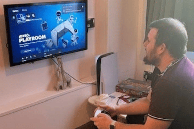 Hywel Dda Health Charities has used donations to purchase games consoles for the new Bro Myrddin Wellbeing Hub in Johnstown, Carmarthenshire, Wales’ first mental health crisis hub for children and young people who are in need of urgent support, open 24/7.