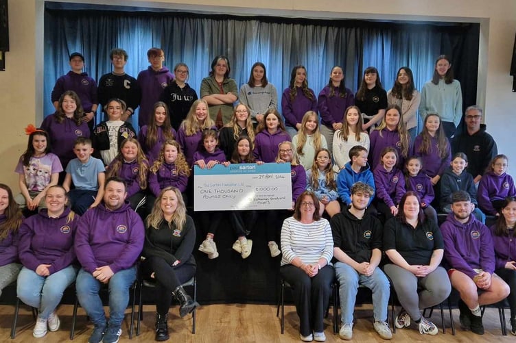 St Katharine’s Stratford Players with Paul Sartori Hospice at Home Charity Manager, Sandra Dade.