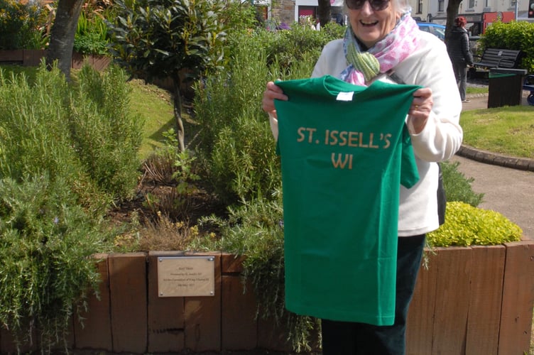 St Issell’s WI president unveiling the plaque at Saundersfoot Sensory Garden