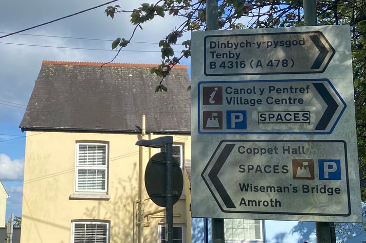Saundersfoot sign