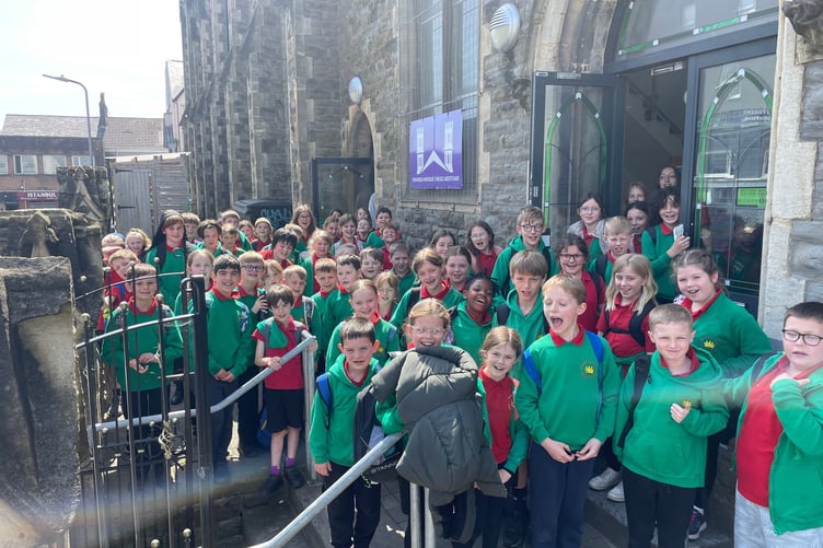 The children in Onnen, Collen and Helygen class of Ysgol Llys Hywel, Whitland have enjoyed learning about the Islamic religion and their visit to Swansea Mosque. What an experience for the pupils!
