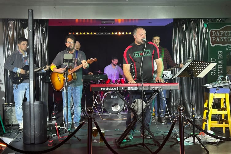 Dafydd Pantrod a'i fand