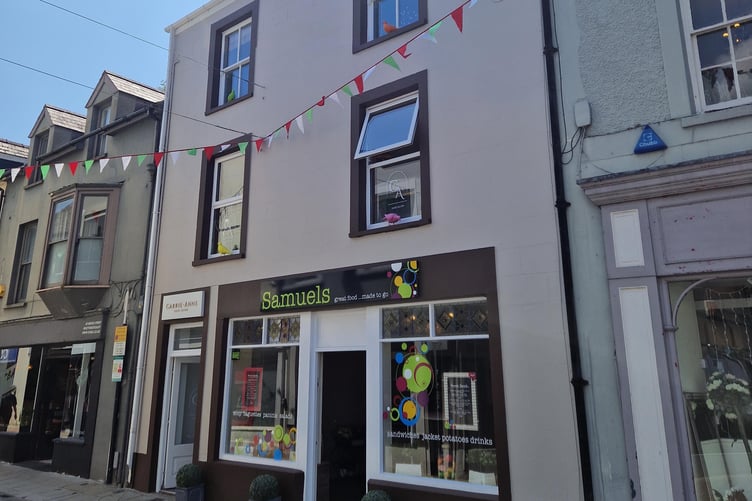 The Streetscape Paint Scheme Project aims to support businesses to improve the appearance of town centre properties and help encourage footfall.