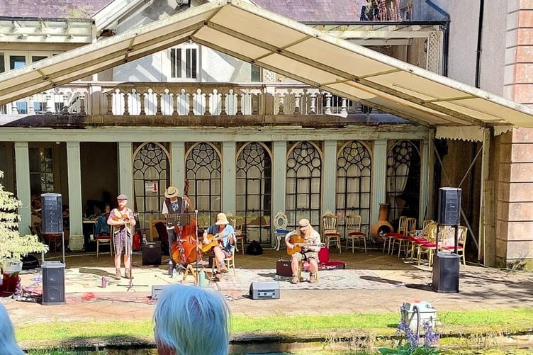 The Swingin Nettles at Narberth Jazz Garden Party, Lampeter House