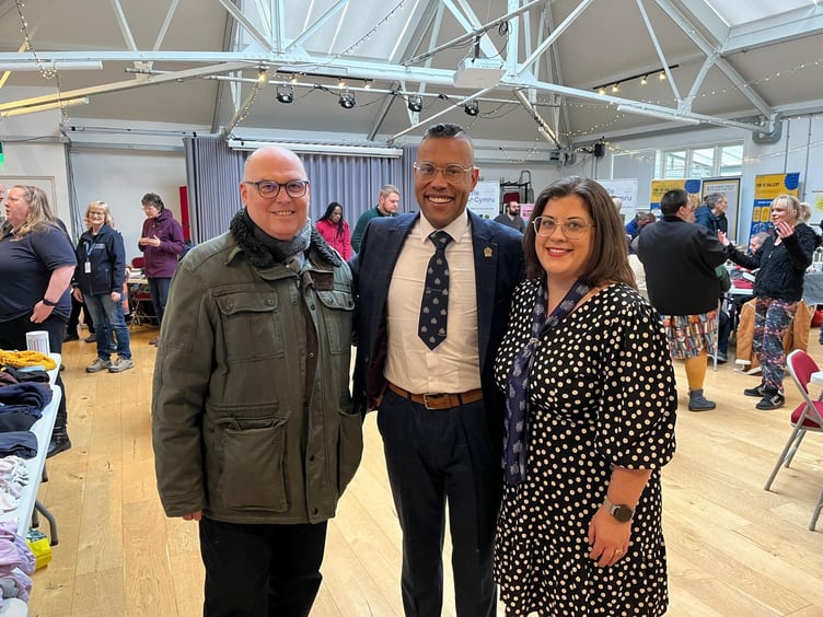 Senedd Member Paul Davies called Feed the Community a “fantastic initiative” when he visited Haverhub in Haverfordwest recently. The project, supported by several local organisations, invites residents for free hot meals and free activities. Mr Davies is seen with organisers Cllr Randell Izaiah Thomas-Turner and Cllr Dani Thomas-Turner.