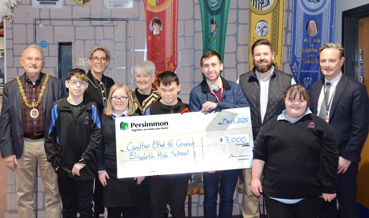 Persimmon Homes West Wales has donated £3,000 to Queen Elizabeth High School after its successful application to the developer’s Community Champions scheme.