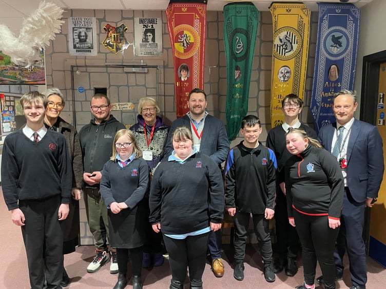 Samuel Kurtz MS,  Canolfan leaders Mrs Thomas and Mr Cooke, and Rotary’s Mary Adams with students from the Centre.