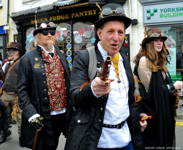 Tenby Steampunk Festival wakes up town
