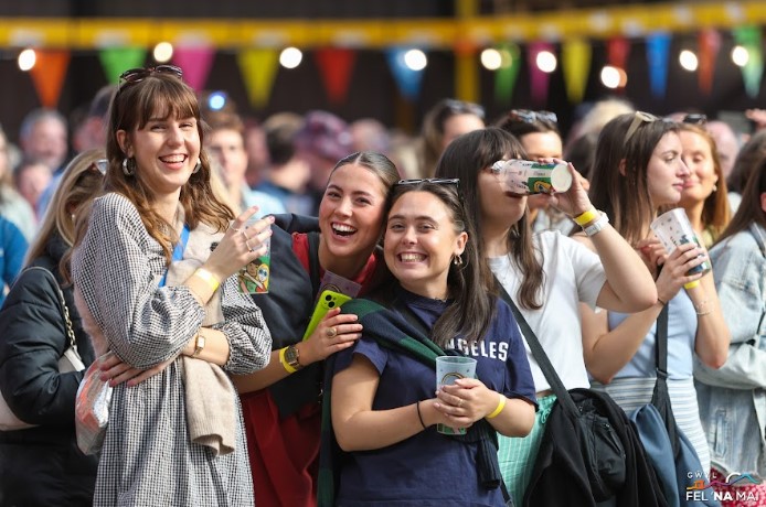 Fel ’Na Mai Festival