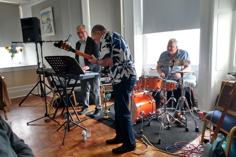 Dave Cottle / Gary Phillips Trio at the Clarence House, Tenby on April 13