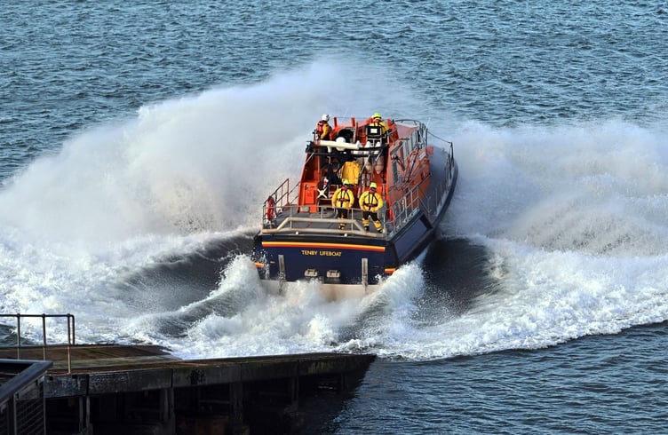 Tenby’s all weather lifeboat, the Haydn Miller, launching (2024)