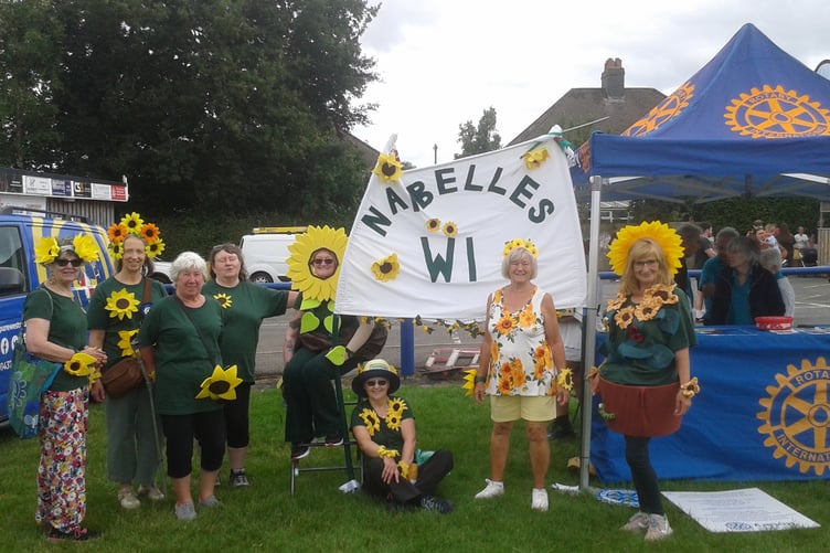 The Narbelles WI adorned themselves with sunflowers & took part in the Narberth Civic Week Carnival this afternoon.
Shaking buckets & raising money for the Paul Sartori Foundation.