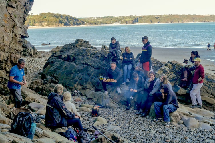 Coleg Ceredigion students coastal foraging at Saundersfoot with Craig Evans