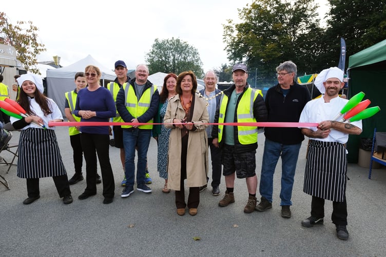 Eluned Morgan cutting the ribbon on Narberth’s 25th Food Festival