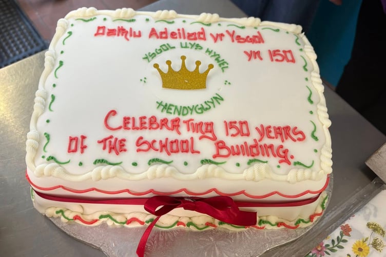 Thanks go to Liz’s Bakery for the donation of a cake