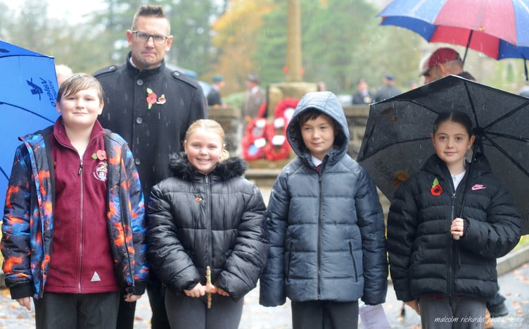 Children at Saundersfoot Remembrance
