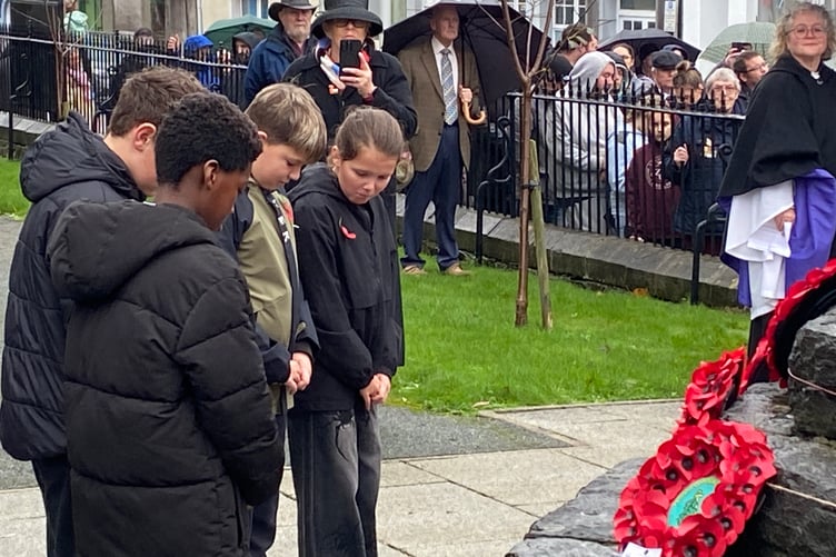 Pembroke Dock school children at Remembrance Ceremony