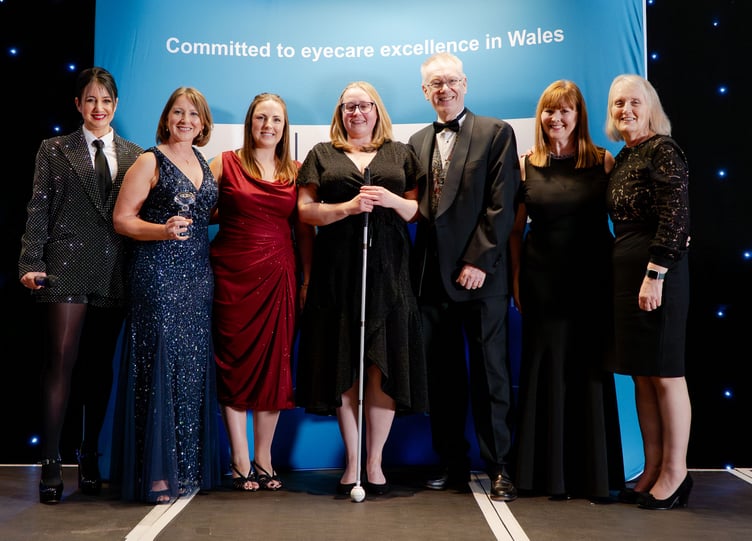 Hywel Dda Optometric Team Wins at the Optometry Wales Awards 2025.
In photo from left to right-
Lucy Owen - Presenter
Sally Hodson - Optometric Advisor, HDUHB
Rachel Absalom - Head of Optometric Services, HDUHB
Hannah Rowlatt - External Engagement Officer, RNIB
John Dixon - NHS (Wales) Engagement Manager, RNIB
Jaynie Scourfield - Quality Assurance Manager – Primary Care, HDUHB
Mary Owens - Head of Dental and Optometry, HDUHB