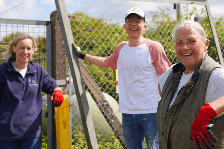 Dr Bruce Bolam and volunteers